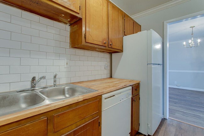 Building Photo - 370 Wallace Rd