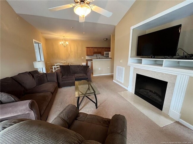 Building Photo - 621 Marshtree Ln
