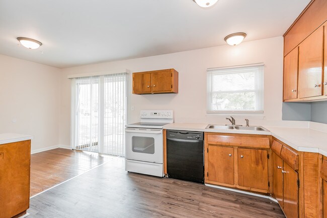 Building Photo - Super cute 3 bdrm, 2 bath home ready for you!