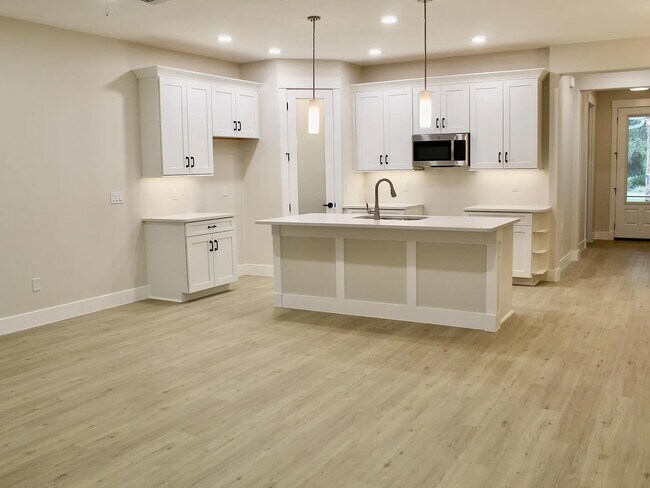 Building Photo - 4327 US-1