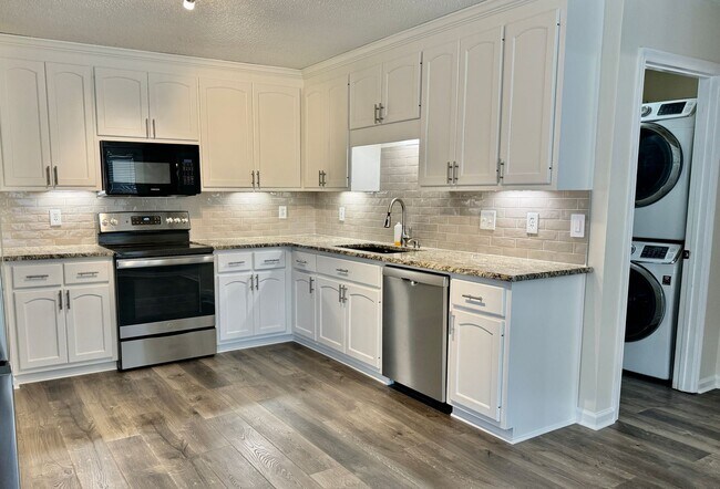Building Photo - 4 bedroom in Madison City