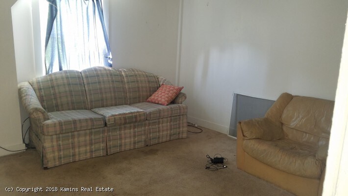 Living Room - 1039 N Pleasant St