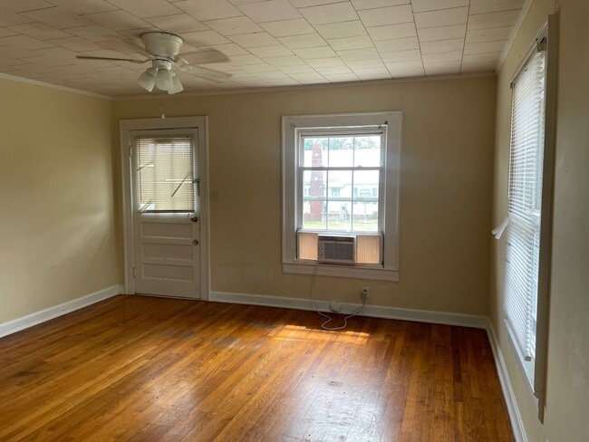 Photo - 1917 Apartment