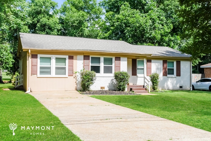Primary Photo - Spacious 3 Bedroom Home