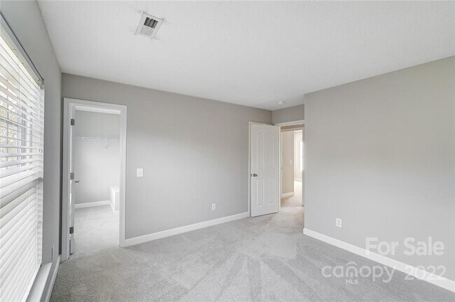 Foto del edificio - 2099 Brookchase Blvd
