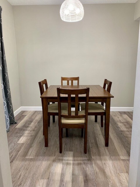 Foto del edificio - 1414 Peacock Ln