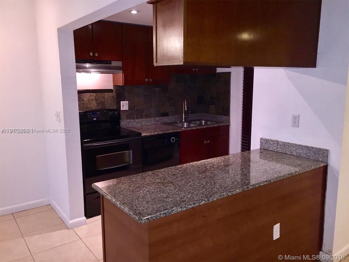 Foto del edificio - 8950 SW 69th Ct