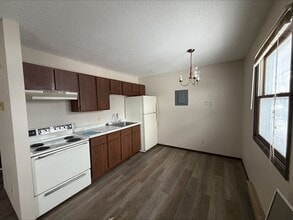 Building Photo - 928 1st Ave