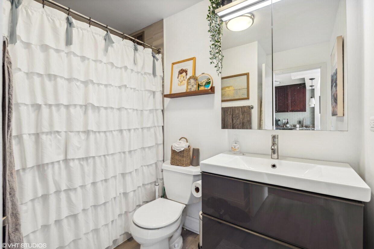Primary Photo - 70 W Burton Pl