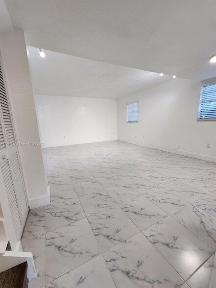 Foto del edificio - 5100 W 12th Ln