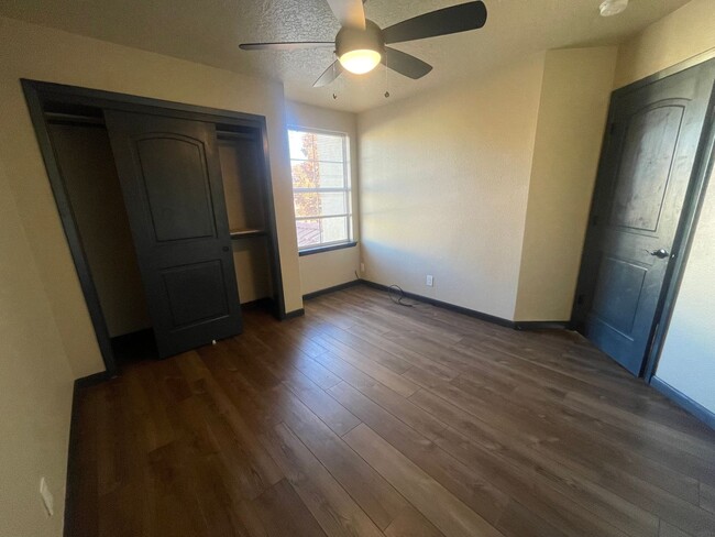 Building Photo - 2 story town home in a gated community in ...