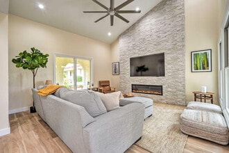 Building Photo - 7833 E Foxmore Ln