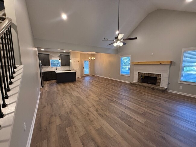 Building Photo - Spacious East Athens 4BR / 3.5BA Home with...