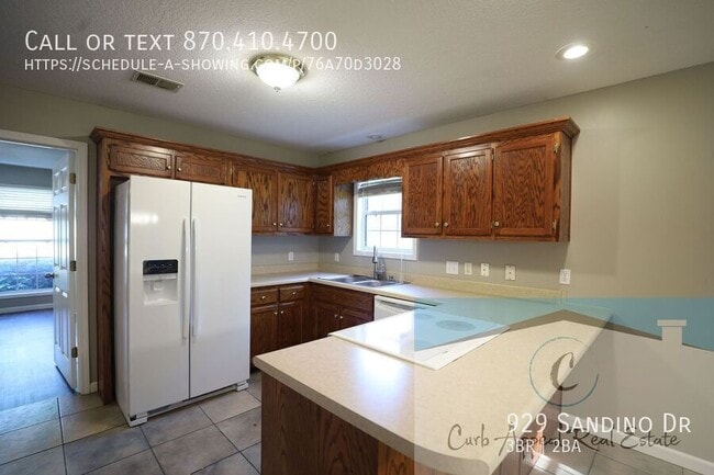 Building Photo - 929 Sandino Dr