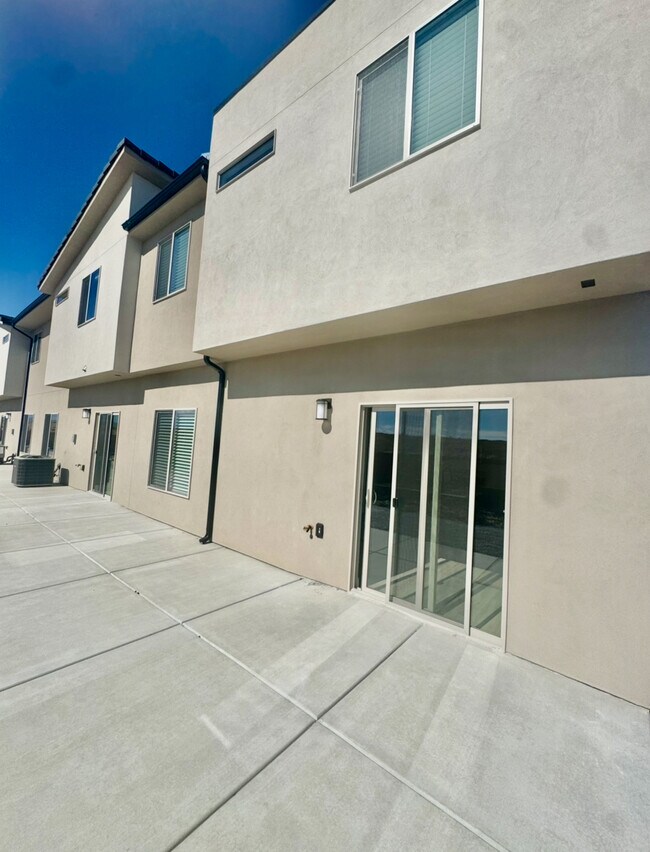 Building Photo - 5722 S Weehawken Ln