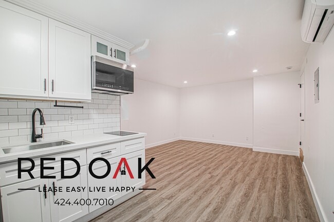 Building Photo - 240 N Van Ness Ave