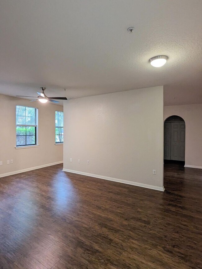 Foto del edificio - Huge Studio Unit 785 square feet! Updated,...
