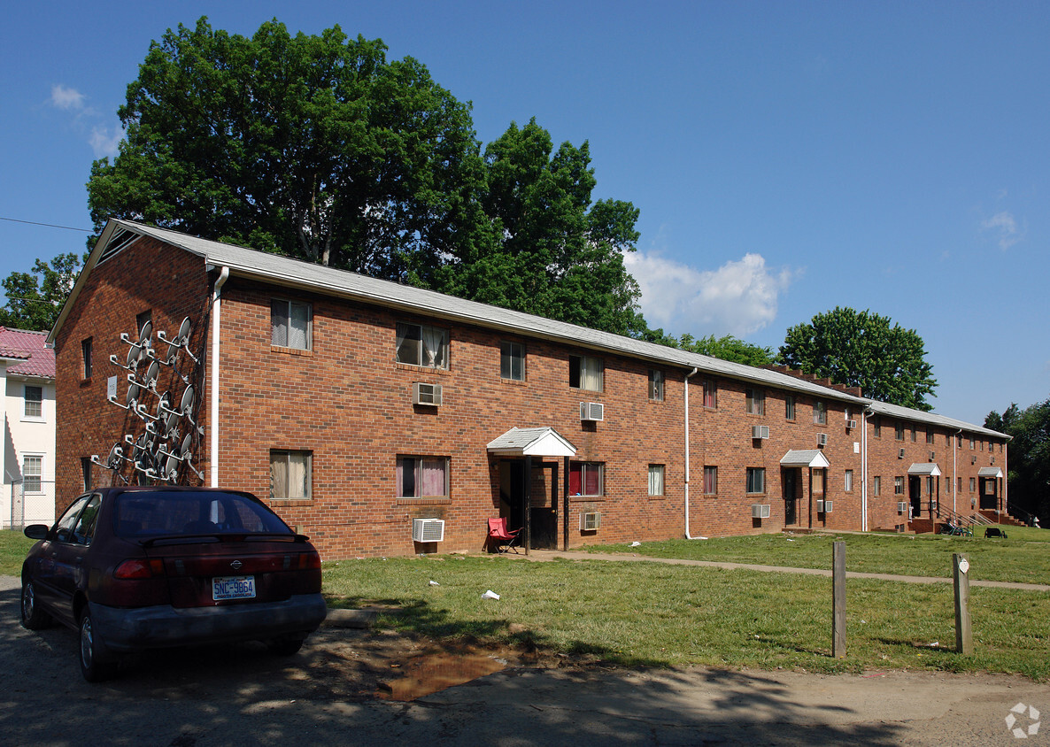 Primary Photo - 725 Akron Dr