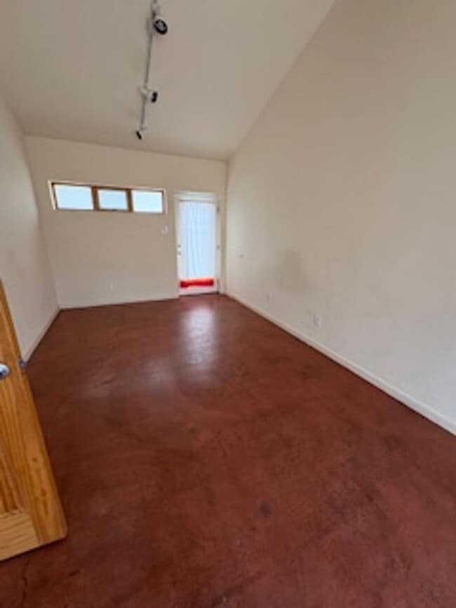 Building Photo - 209 Cornell Dr SE