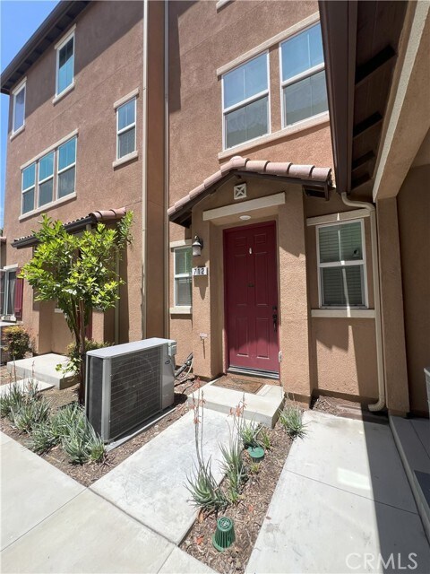 Primary Photo - 712 N Ethan Way