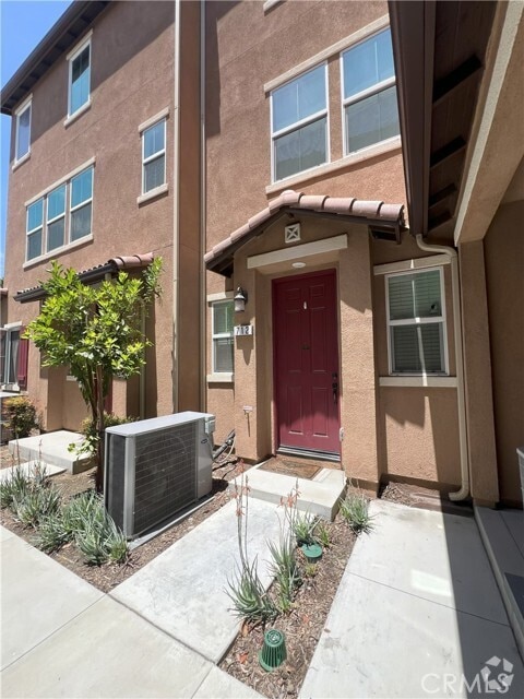 Building Photo - 712 N Ethan Way