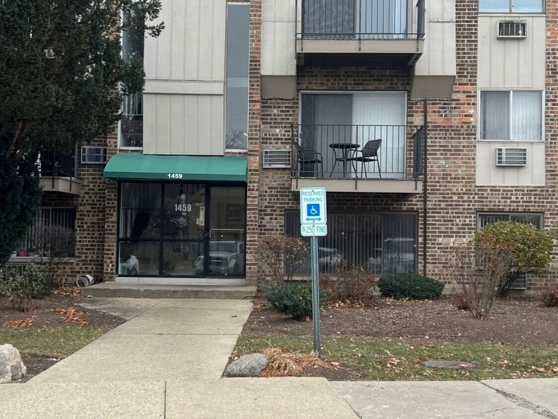 1459 N Winslowe Dr Unit 301, Palatine, IL 60074 Condo for Rent in