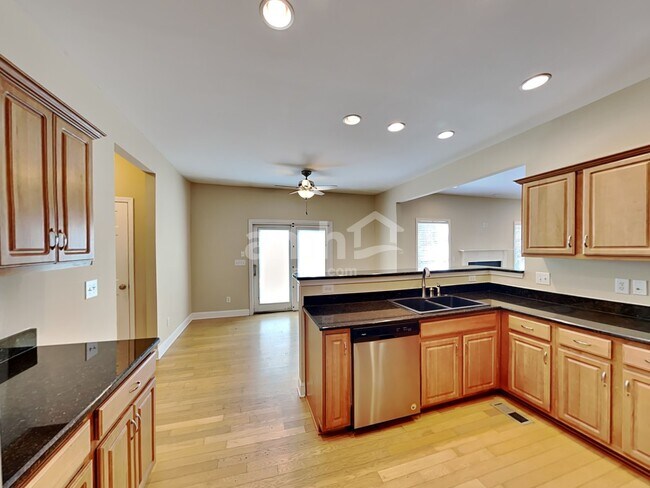 Foto del edificio - 313 Forest Bend Dr