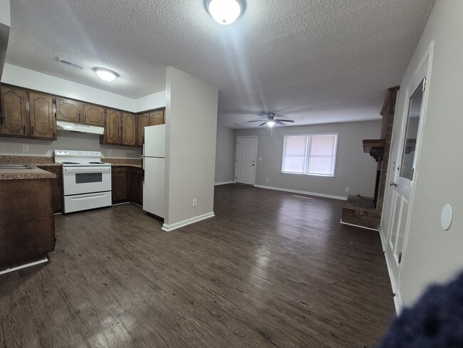 Building Photo - 2409 Amy Cir