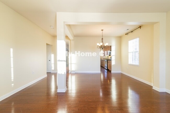 Foto del edificio - 1218 Bottle Brush Ln