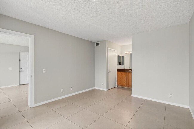 Building Photo - ONE BEDROOM ONE BATHROOM! WATERFRONT COMMU...