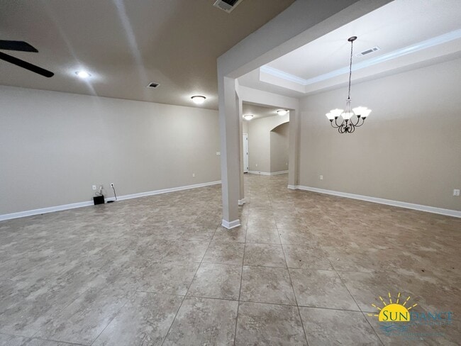 Building Photo - Stunning 4 Bedroom Home in Crestview!