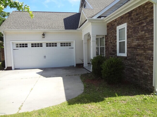 Building Photo - 2416 Carlow Pl