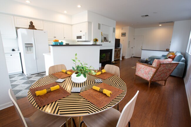 Foto del edificio - 593 Sweet Pea Pl