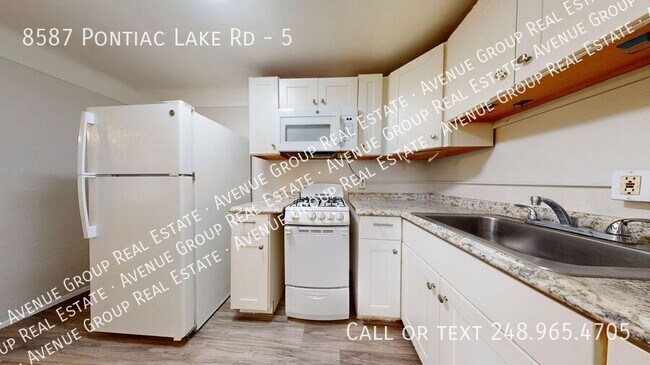 Foto del edificio - 8587 Pontiac Lake Rd