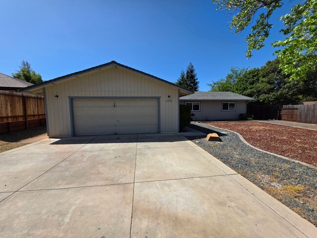 Building Photo - Charming Family Home for Rent in Auburn, C...