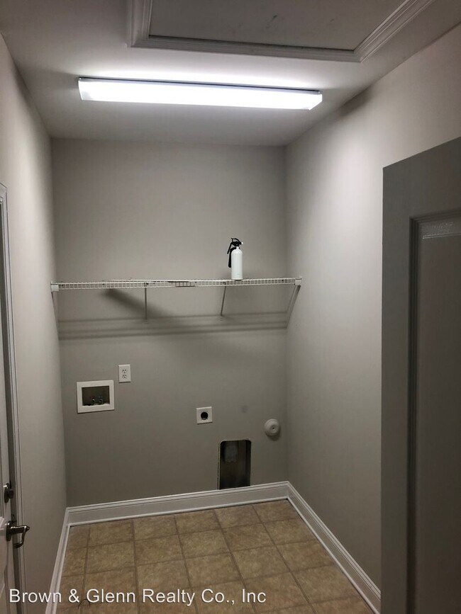 Foto del edificio - 3 br, 2 bath House - 5833 Bradford Lake Lane