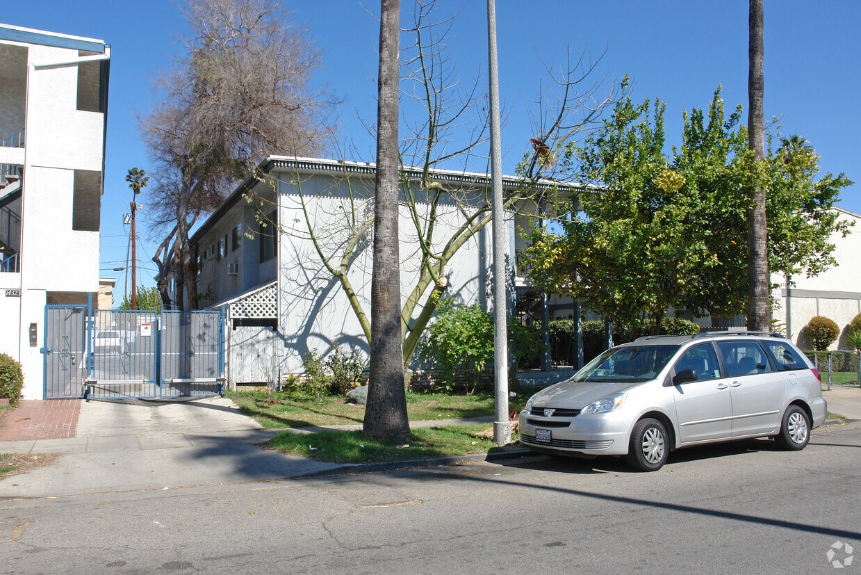 Foto del edificio - 14317 Haynes St