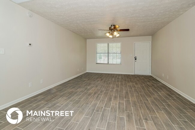 Building Photo - 732 Genesis Ln
