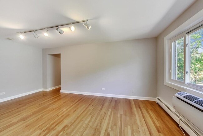 Building Photo - 822 Seward St