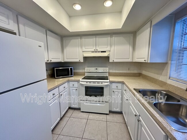 Building Photo - 505 S Westland Ave