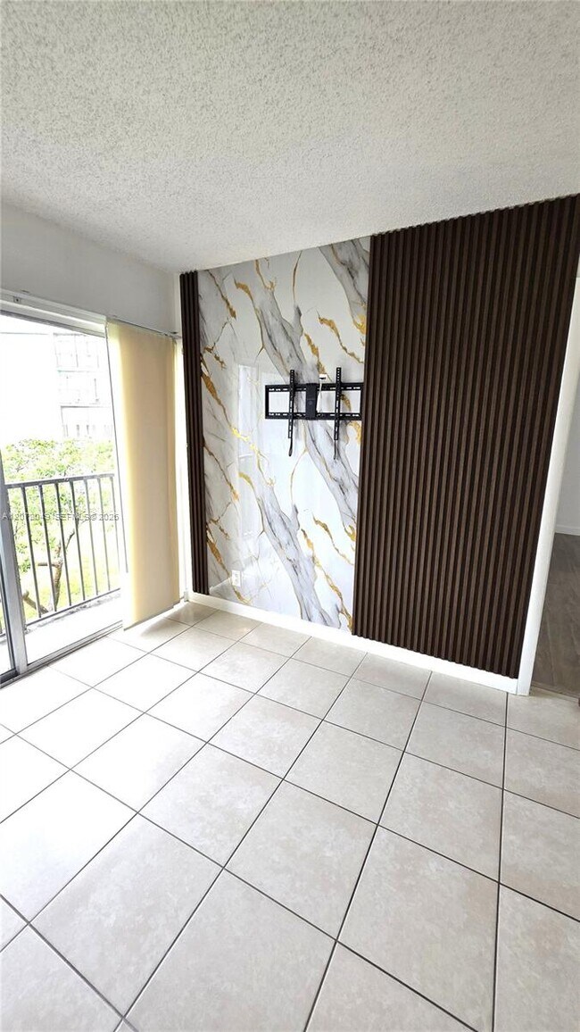 Foto del edificio - 8620 N Sherman Cir