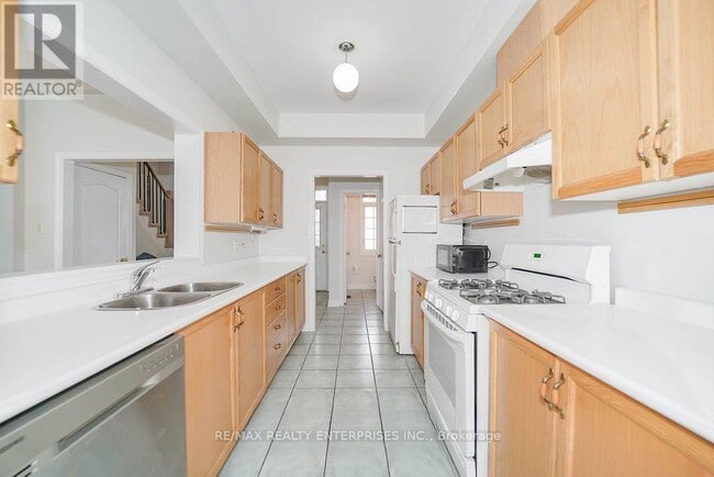 Building Photo - 77 Angelica Ave