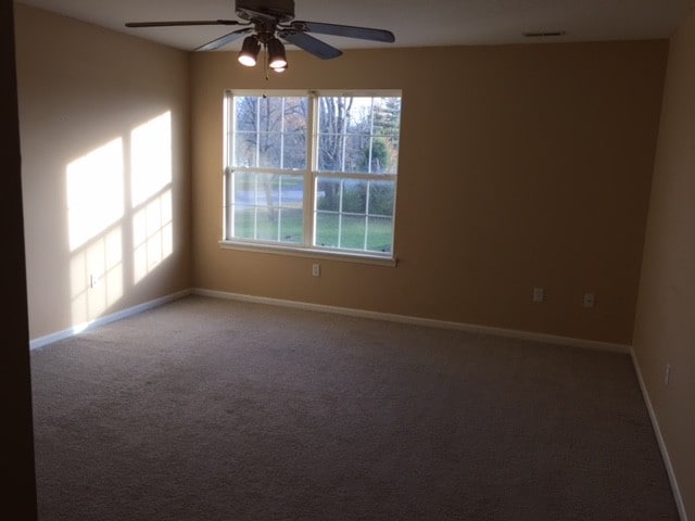 Living - 2515 N Bluff St