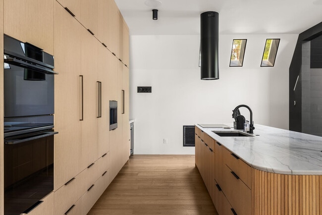 Building Photo - 575 Early Dr