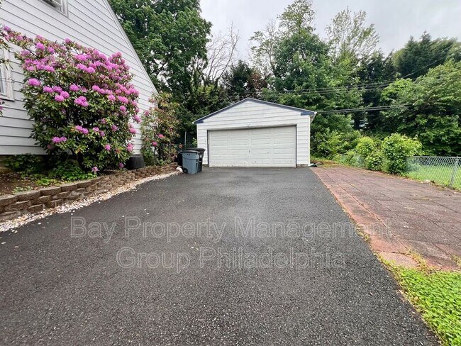 Foto del edificio - 3171 Maple Rd