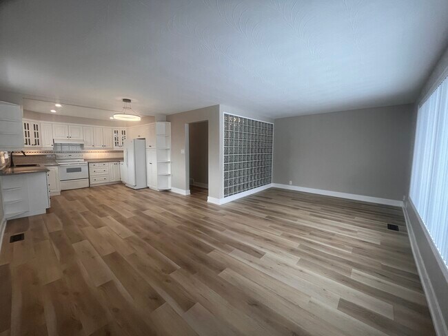 Building Photo - 96 Celestine Dr