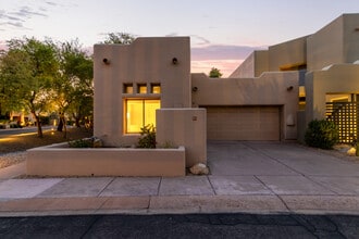 Building Photo - 6711 E Camelback Rd