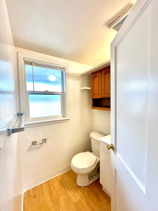 Foto del edificio - Charming 1 Bedroom Next to Everything Gold...