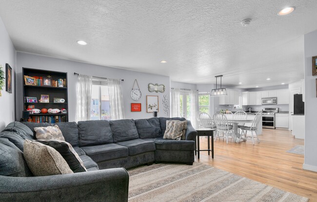 Foto del edificio - Beautiful 5-Bedroom Home in Lehi
