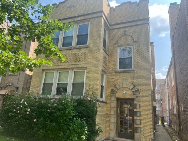 Foto principal - 5705 N Bernard St